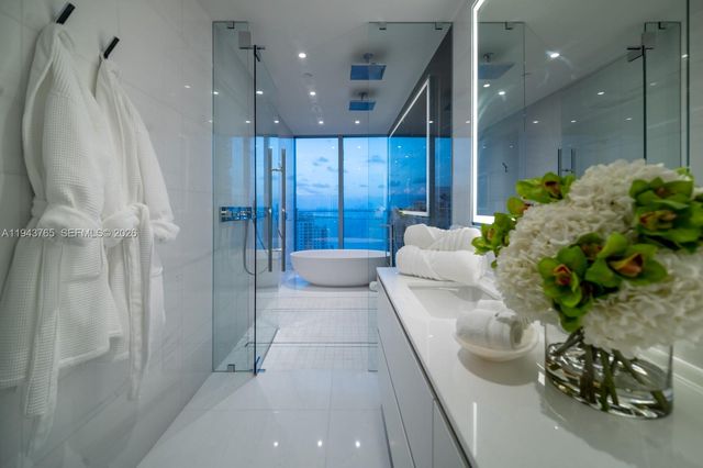 300 Biscayne Blvd Way 3403, Miami, FL 33131