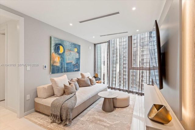 300 Biscayne Blvd Way 3403, Miami, FL 33131