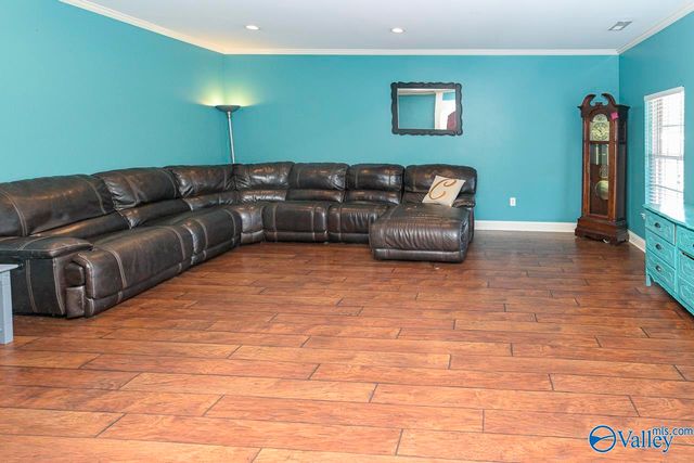 12 Blackwood Drive, Hartselle, AL 35640