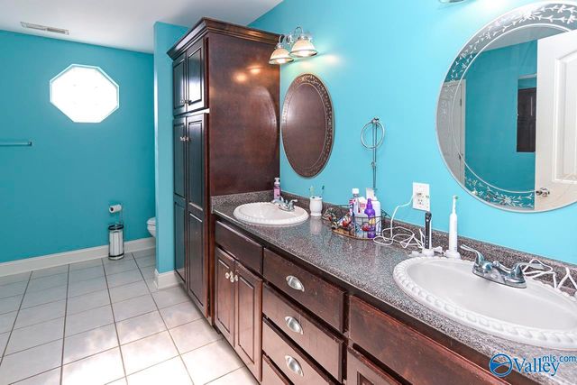 12 Blackwood Drive, Hartselle, AL 35640