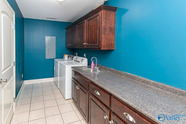 12 Blackwood Drive, Hartselle, AL 35640