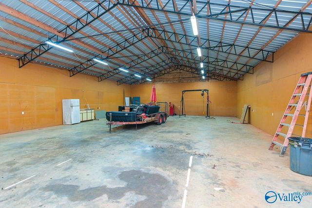 12 Blackwood Drive, Hartselle, AL 35640