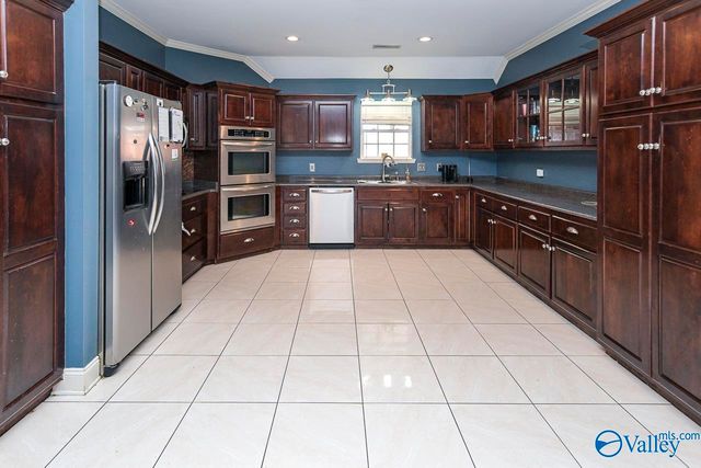 12 Blackwood Drive, Hartselle, AL 35640