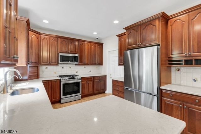 34 Deer Run, Long Hill Twp., NJ 07946