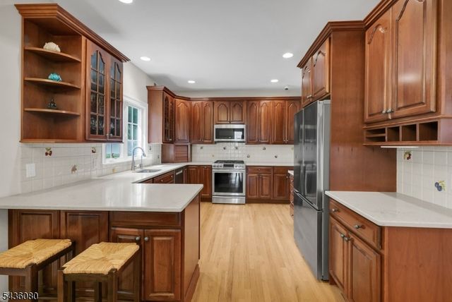 34 Deer Run, Long Hill Twp., NJ 07946