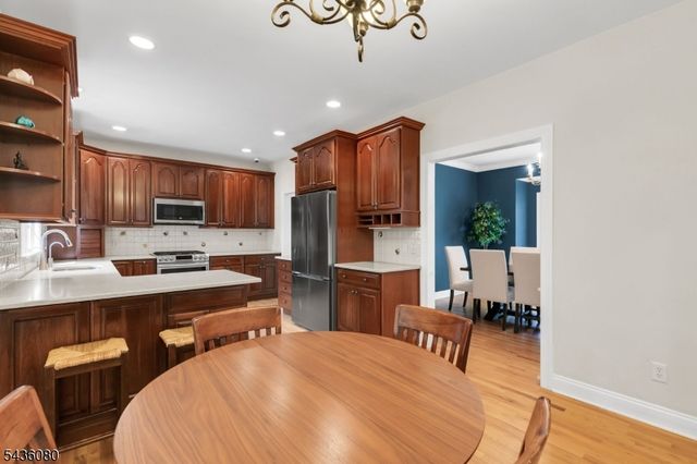 34 Deer Run, Long Hill Twp., NJ 07946