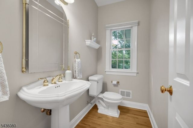 34 Deer Run, Long Hill Twp., NJ 07946