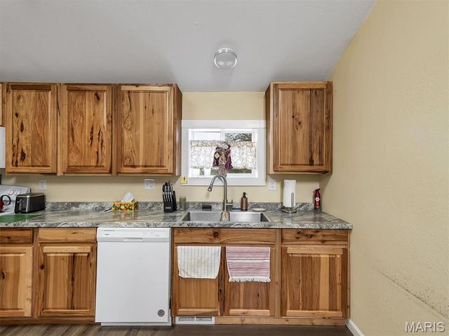 315 W Oak Street, St Clair, MO 63077