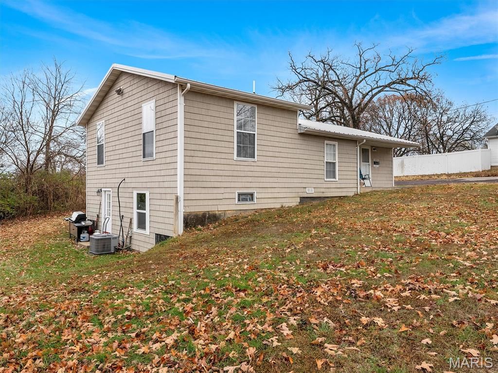 315 W Oak Street, St Clair, MO 63077