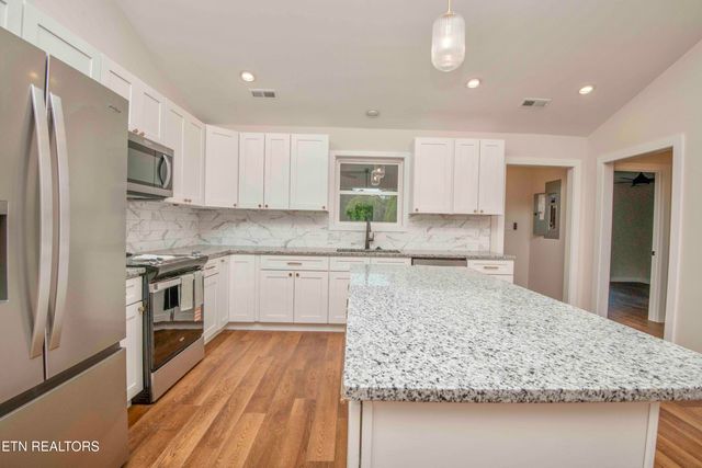 1029 Claude Rd, Knoxville, TN 37914