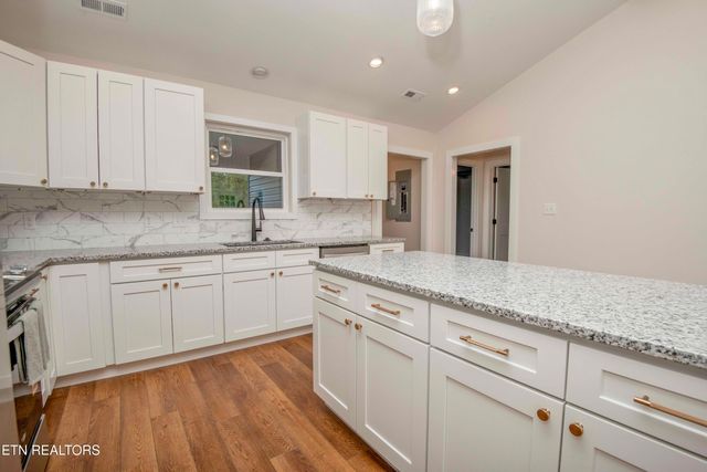 1029 Claude Rd, Knoxville, TN 37914