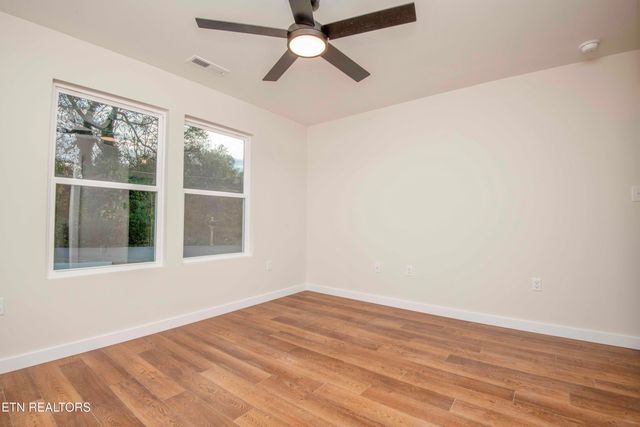 1029 Claude Rd, Knoxville, TN 37914