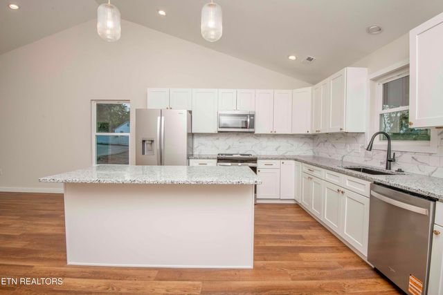 1029 Claude Rd, Knoxville, TN 37914