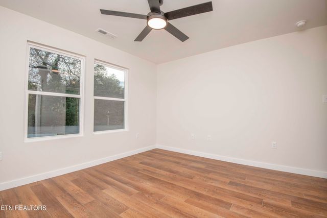 1029 Claude Rd, Knoxville, TN 37914