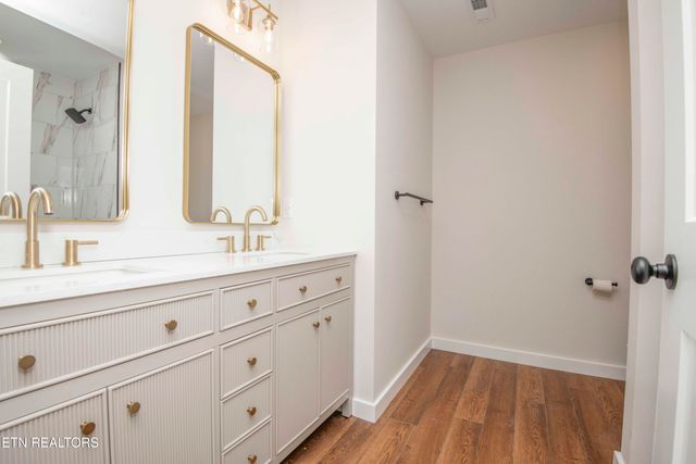 1029 Claude Rd, Knoxville, TN 37914