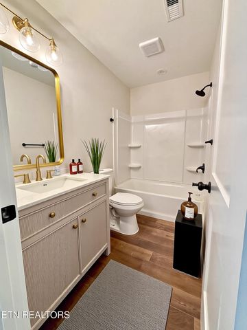 1029 Claude Rd, Knoxville, TN 37914