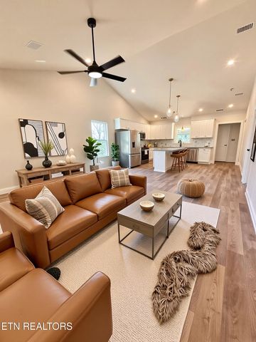 1029 Claude Rd, Knoxville, TN 37914