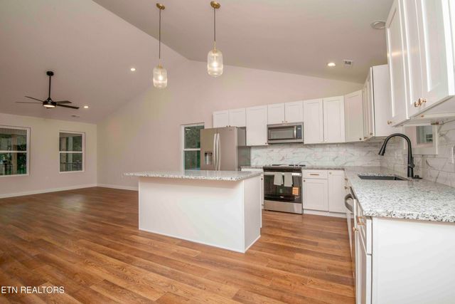 1029 Claude Rd, Knoxville, TN 37914