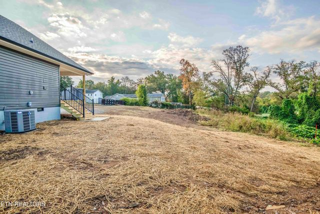 1029 Claude Rd, Knoxville, TN 37914