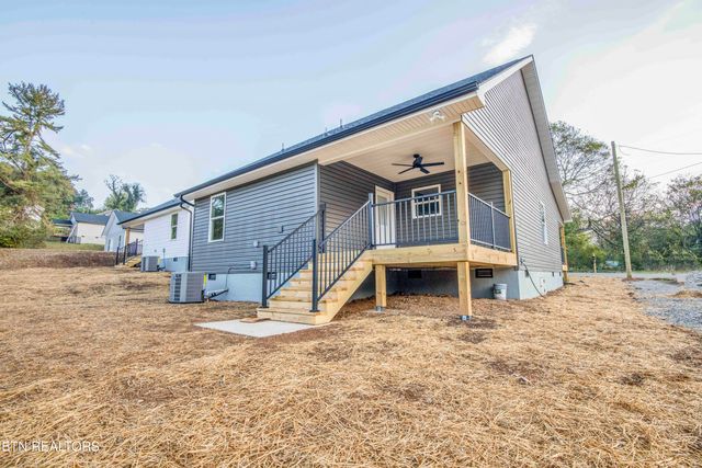 1029 Claude Rd, Knoxville, TN 37914