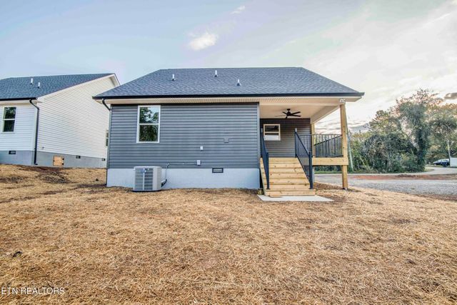 1029 Claude Rd, Knoxville, TN 37914