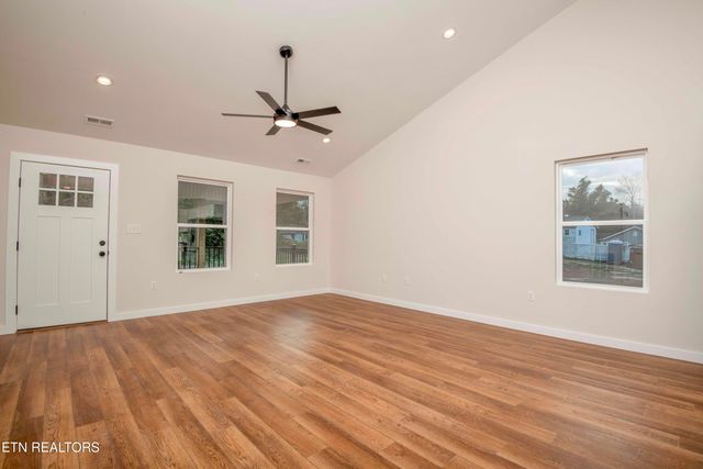 1029 Claude Rd, Knoxville, TN 37914