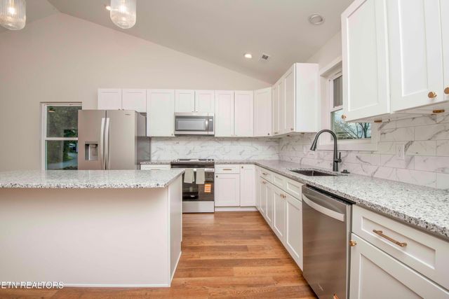 1029 Claude Rd, Knoxville, TN 37914