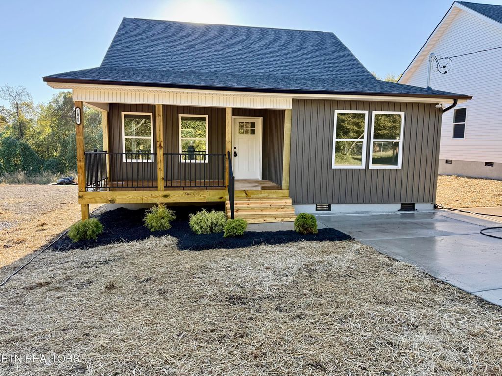 1029 Claude Rd, Knoxville, TN 37914