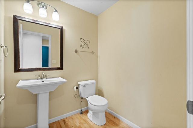 385 Rosslare St, Marion, IA 52302