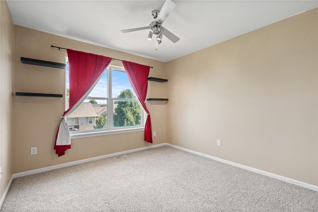 385 Rosslare St, Marion, IA 52302