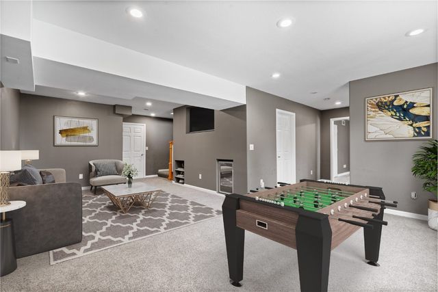 385 Rosslare St, Marion, IA 52302