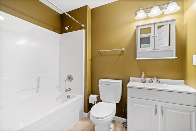 385 Rosslare St, Marion, IA 52302