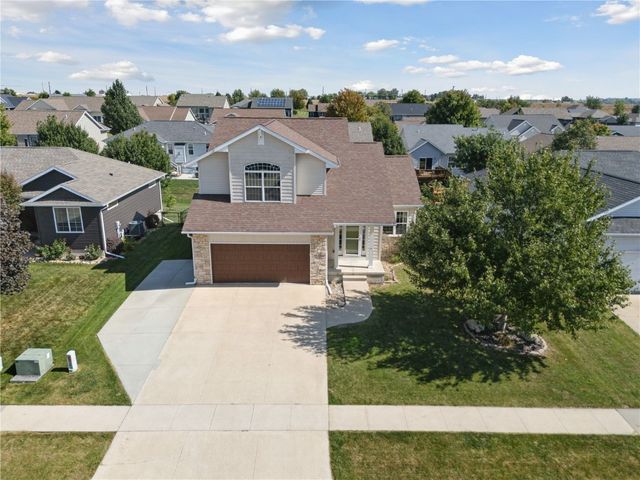 385 Rosslare St, Marion, IA 52302