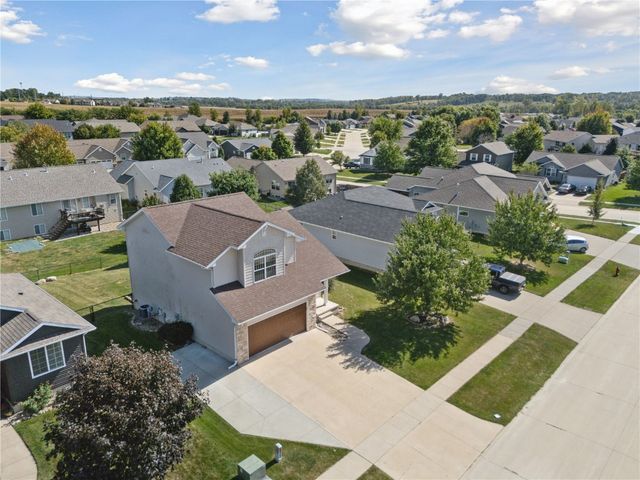 385 Rosslare St, Marion, IA 52302