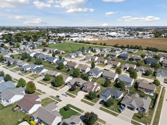 385 Rosslare St, Marion, IA 52302