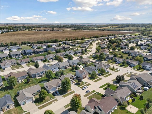 385 Rosslare St, Marion, IA 52302