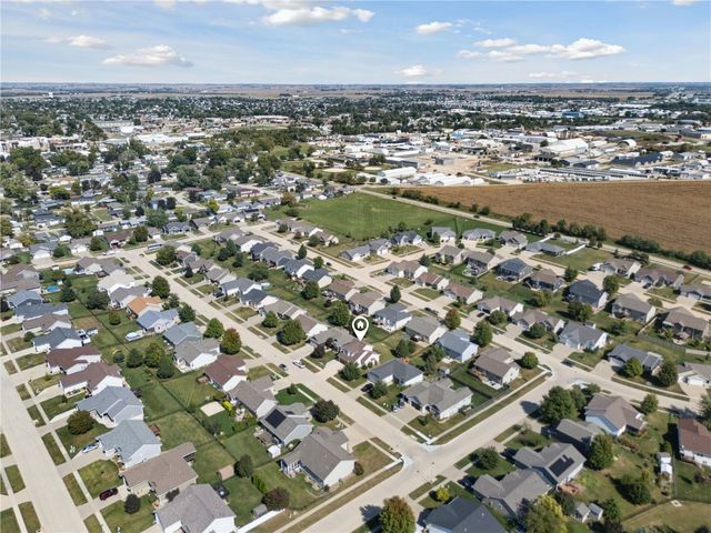 385 Rosslare St, Marion, IA 52302