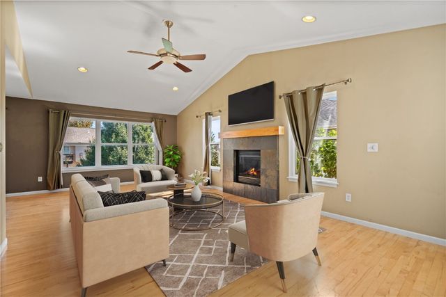 385 Rosslare St, Marion, IA 52302