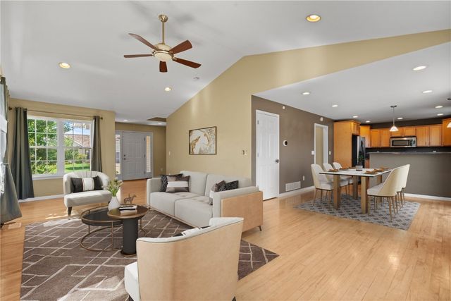 385 Rosslare St, Marion, IA 52302