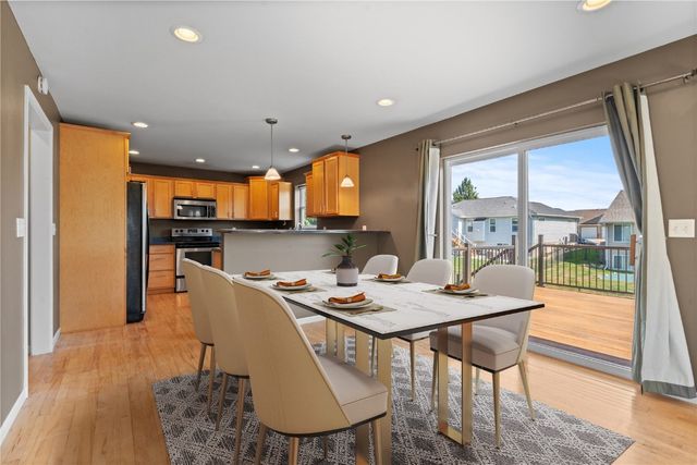 385 Rosslare St, Marion, IA 52302