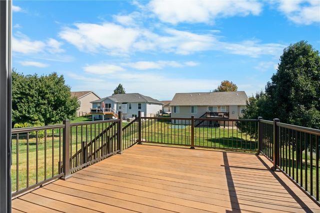 385 Rosslare St, Marion, IA 52302
