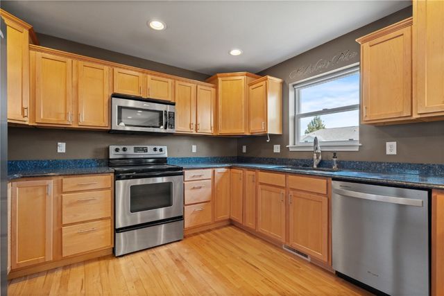 385 Rosslare St, Marion, IA 52302