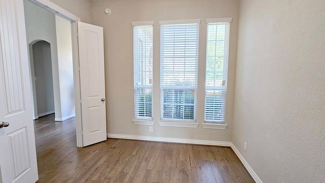 104 Forest Bend Court, Clute, TX 77531