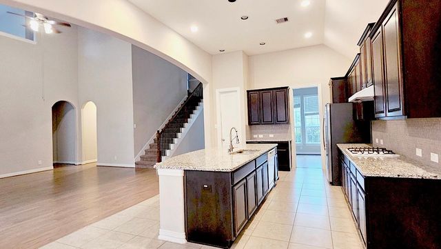 104 Forest Bend Court, Clute, TX 77531