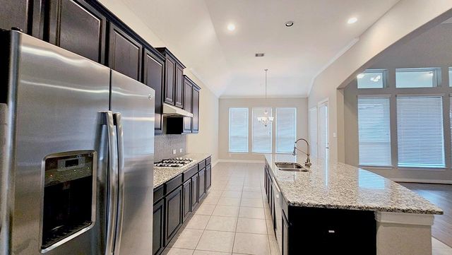 104 Forest Bend Court, Clute, TX 77531