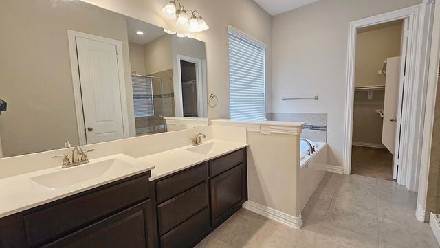 104 Forest Bend Court, Clute, TX 77531