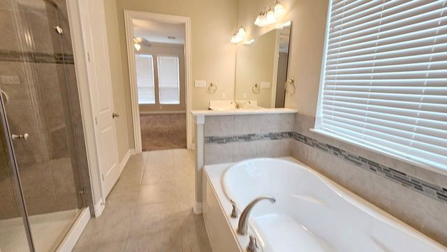 104 Forest Bend Court, Clute, TX 77531