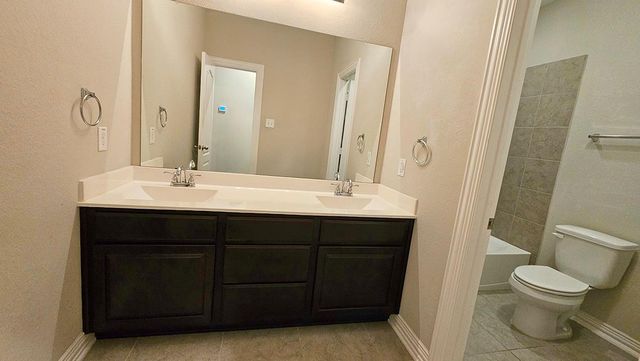 104 Forest Bend Court, Clute, TX 77531