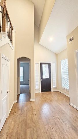 104 Forest Bend Court, Clute, TX 77531