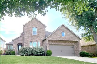 104 Forest Bend Court, Clute, TX 77531